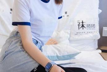 BoBoSocks袜啵啵 – 最新小甜豆写真合集：油亮灰丝（脚尖透明款），炫耀你的‘油’光！