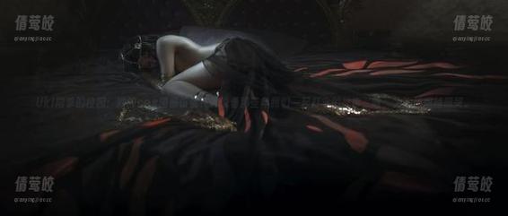 Uki雨季的校园：她的cos图册仿佛在诉说着那些年我们一起打伞的故事，咳，为啥越想越想哭。