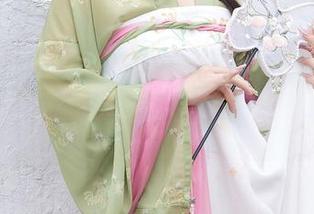 Xiuren秀人网 – 卓君Jeanes的泳池写真套图：自带水色滤镜，瞬间清凉降温！