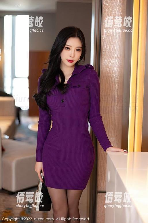 Xiuren秀人网 - 糯美子nini写真秀：当红裙遇到秋风，结果就是满地的叶子和不安的心！