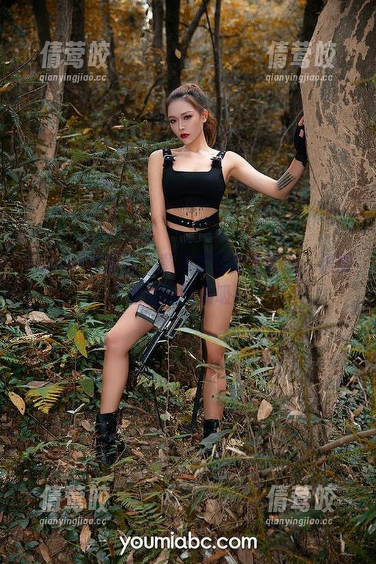 YouMi尤蜜荟 - 黄乐然的女王套图，谁能不被她的气场吸引？
