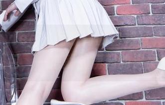 beautyleg – 简晓育的白裙写真：私房图包，一把就能捞起的温柔！