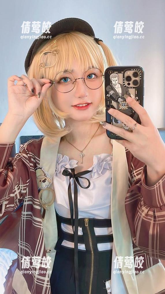 私房美图集：roroki骷髅姬的厨娘艳遇，幽默与美味并存的奇妙旅程！