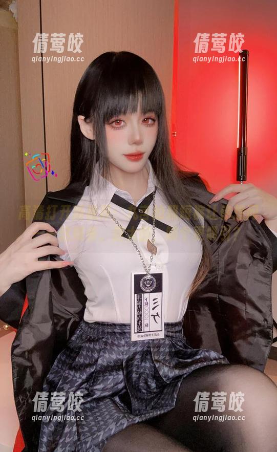 高清打开新视界：九言的超短裤让你想问——这辣条、这大腿，哪个更吸引？