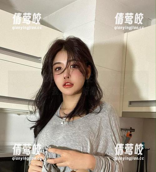 微密圈 - 夜色撩人的于芷晴，写真套图里的世界，我觉得我好像在浮现了。