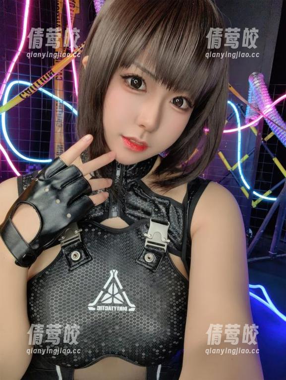 丝袜与魅力交织，嗷呜虎虎全套写真让人心动！