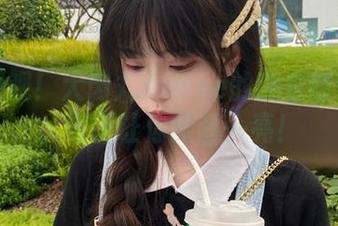 快来围观！大肉丸Amiee的睡衣图包下载，保证让你眼前一亮！