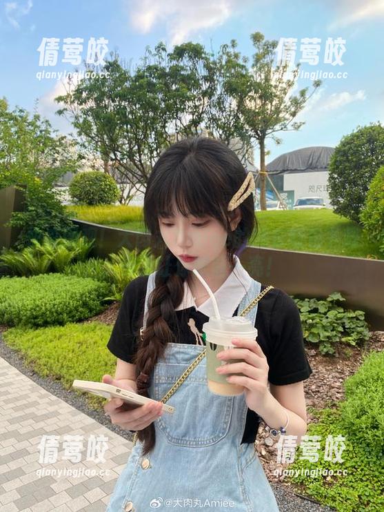 快来围观！大肉丸Amiee的睡衣图包下载，保证让你眼前一亮！