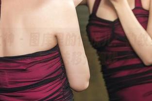 头条女神 – 图库里的信悦儿：豹纹美腿让人无法移开视线