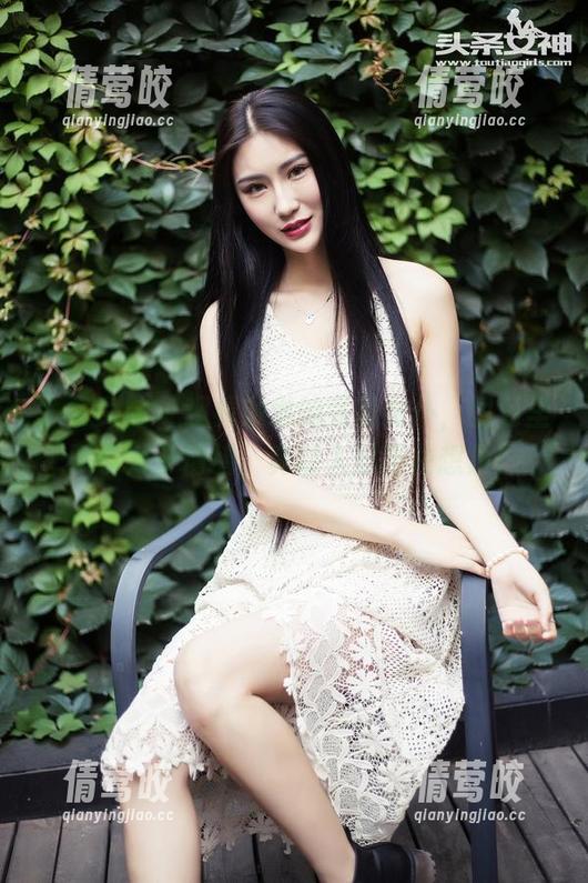 头条女神 - 观看琳琳的完美女仆，图包里藏着万千情绪，真让人忍不住想象！