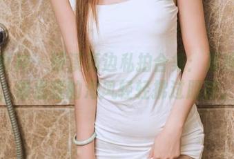 头条女神 – 筱溪海边私拍合集：那种感觉，像温暖的海风轻轻拂过肌肤。