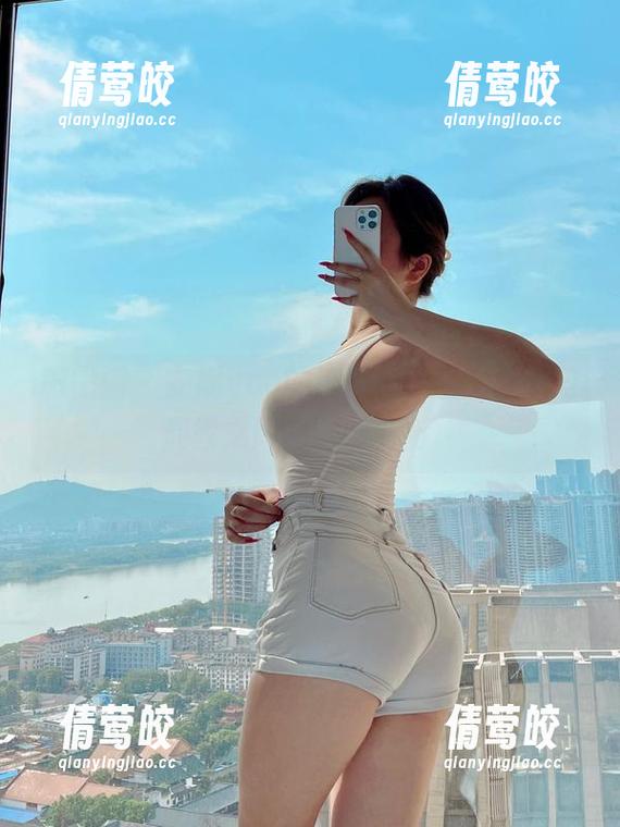 微密圈 - 安妮yoo的连体衣作品，隐秘与显露之间的微妙平衡。
