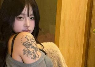 微密圈 – 小u优优子“制服”合集：这身材，真是让人意外又惊艳