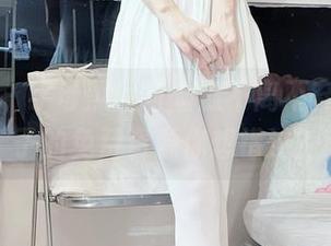 微密圈 – 字母黑丝与幽默不离不弃，小萌子的免费资源你想错过？