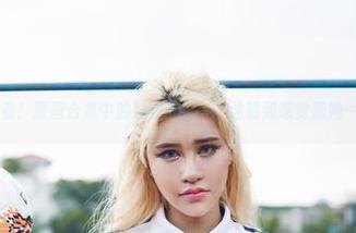 尤物馆 – 看！原图合集中的潘琳琳ber，透明到感觉跟她一起透气！