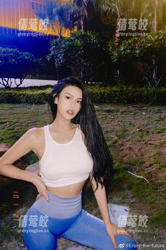 微密圈 - 漫游云端——李嘉欣97空姐图片合集，谁说不可以有点色？