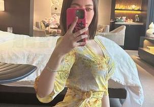 微密圈 – 翘臀蜜腿不止于眼前——果儿Victoria全套写真，下载你的私藏甜蜜。