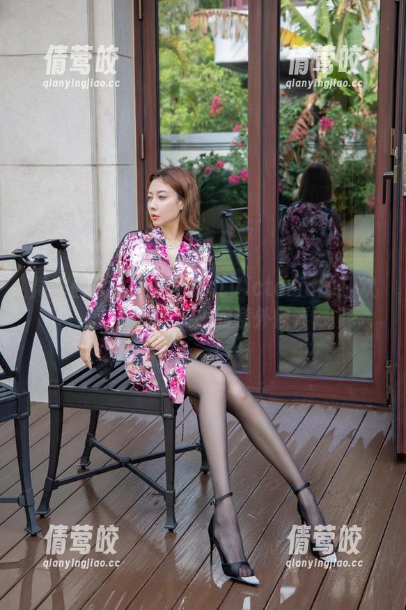 微密圈 - 比基尼与果儿Victoria的狂欢：写真图册里的意外惊喜