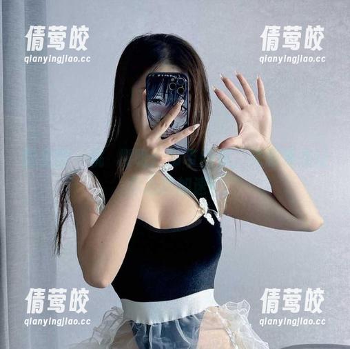 微密圈 - 桃沢樱呀：吊带图包，光影游戏让你心跳加速！