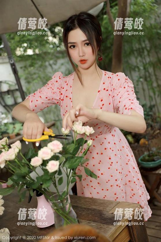 模范学院 - 从未见过的汐汐爱吃草莓JK美图，图集中藏着什么惊喜？