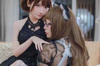 次屁啦图集：美腿与沙滩的邂逅，感觉热烫