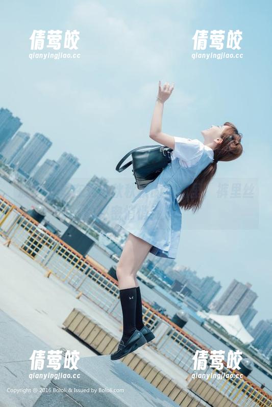波萝社 - 在夏小秋秋秋的套图里，裤里丝的秘密悄悄绽放！