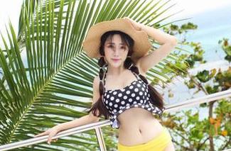 爱蜜社 – 陈赞之在线发声：这件泳衣不只会游泳，它也会撩！作品拍摄全记录！