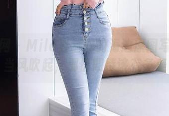 秀人网 – Mila豆嘟嘟的海边原图写真：当风吹起，那份期待该有多美