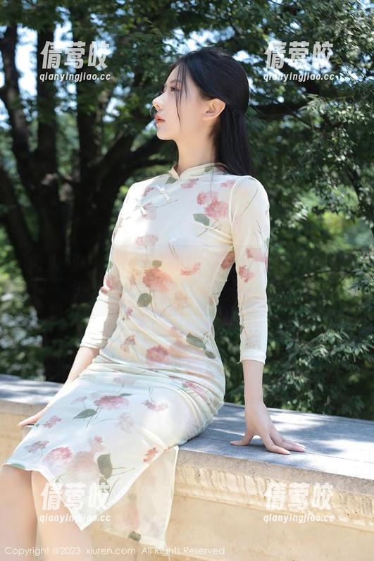 秀人网 - z杯悠悠的职业装：看图片里的每个细节，撩得不止一点点～