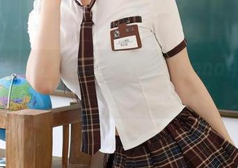 秀人网 – 走心分享！小海臀Rena牛仔裤最新写真让你眼前一亮
