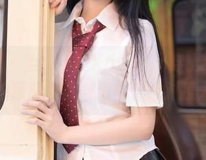 秀人网 – 当小狐狸Kathryn穿上红裙：私拍原图不藏着掖着，绝对撩人！