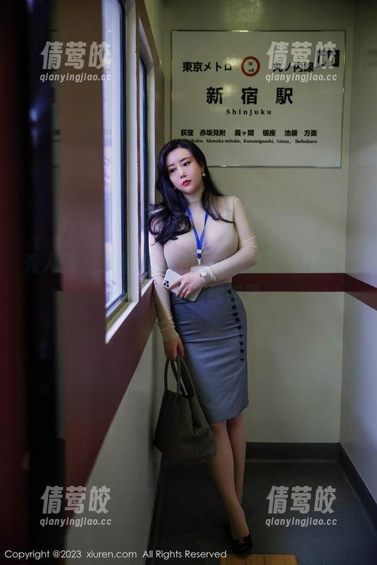 秀人网 - 王馨瑶yanni原图剪影：丝袜滋润，臀部曲线如梦