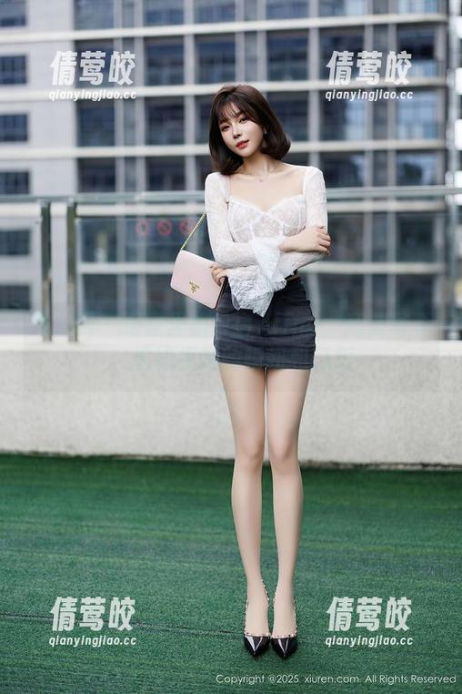 秀人网 - 浴室里的白白Alina：高清写真，边缘模糊的瞬间和幻想