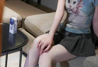 秀人网 – 筱慧的全套写真：简单的套装下，是一颗不简单的心。
