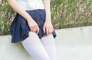 稚乖画册 – 无圣光下的魅惑，夜夜与白丝女仆的图片故事