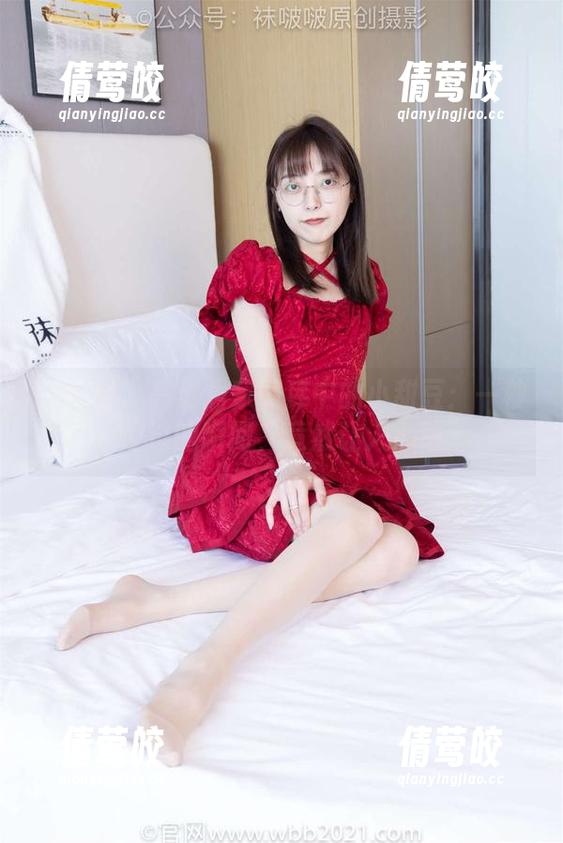 袜啵啵 - 高清居家图库中的小甜豆：一秒掠过的瞬间，竟然让人心动