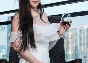 青豆客 – 当大安妮穿上黑丝，全套作品带来眼前一亮的惊喜！
