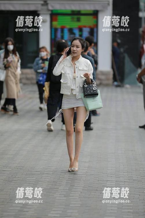 魔镜街拍：狂欢后的余温，深夜肉丝美腿美女合集图片