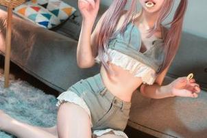 想看鹿八岁baby化身旗袍女仆的青春COS吗？下载链接在这儿！